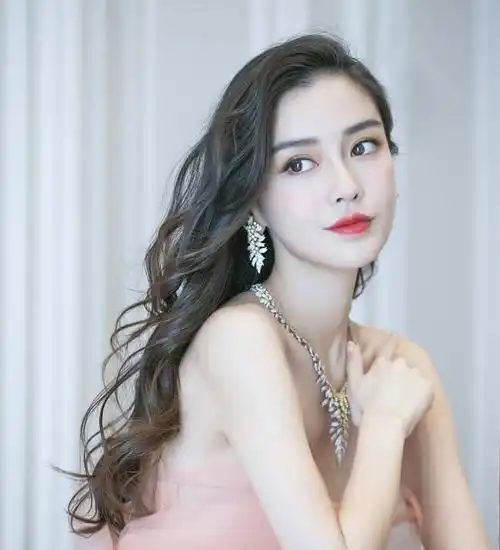 万年不换发型的女明星baby温碧霞排第二,她能排第一