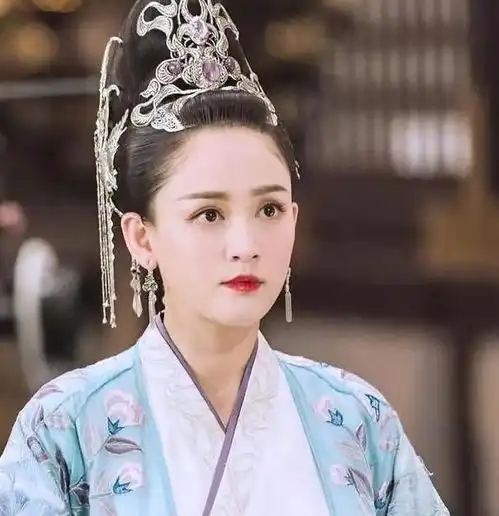 陈乔恩我40岁未婚,过得挺好,路人回你这是在自欺欺人