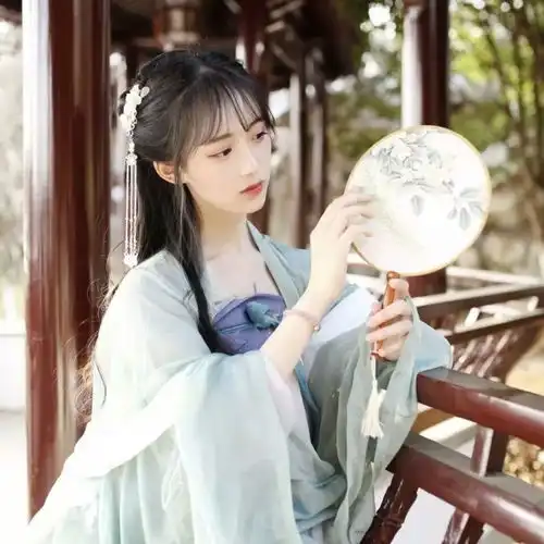 既知春去,会有春归,有何必执着于虚妄的等待
