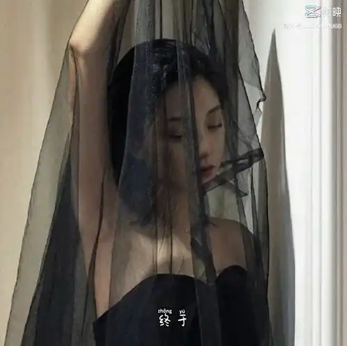 他qq上线了可他不回我信息我真的好想他呀我心爱的男孩求求你回回我吧