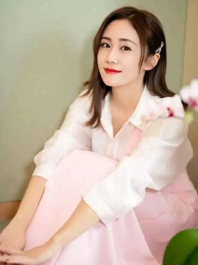 黄晓明又闹笑话为选手加油文案选择不当,扯出对方丈夫上段情史