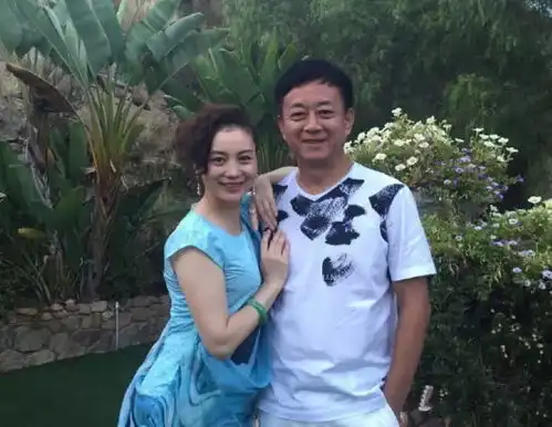 45岁的朱军,隐瞒了20年的老婆,原来是我们熟悉的舞蹈家