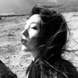 喜欢你的兮兮女生黑白头像