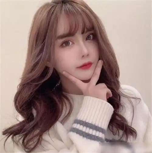 韩安冉前夫小猪向兜儿提亲,晒女友童年旧照,捏鼻子力破整容传闻