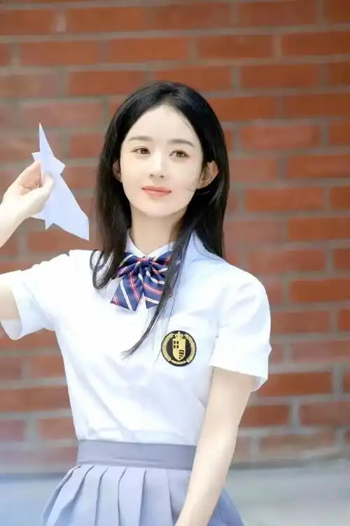 女性脱给我揉绑架网站20250309031758赵丽颖穿校服装,难得人到中年,还有这么清澈的眼神,少女感十足