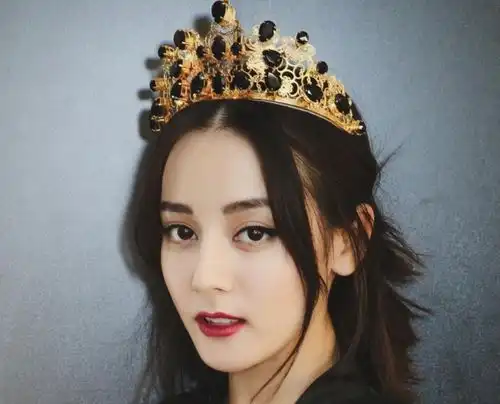 告别了李长歌,热巴又一新剧路透曝光,和杨洋坐沙发上太苏了