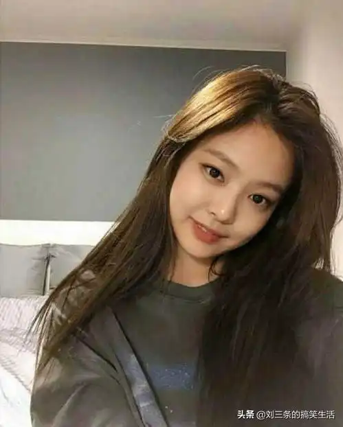 笑话八则九年没见面的女朋友问我借40万我借她,做分期瓶盖