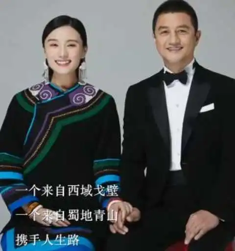 李亚鹏再当爸,与小19岁女友疑奉子成婚,一家三口手牵手撒糖