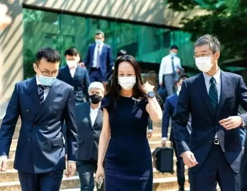 孟晚舟最新造型真爱国在国外穿国货,运动鞋配短裙霸气亮相太牛