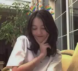王菲13岁女儿,果然是个衣品高级的女孩,早秋装扮太迷人