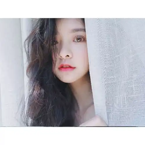 超少女的白边头像