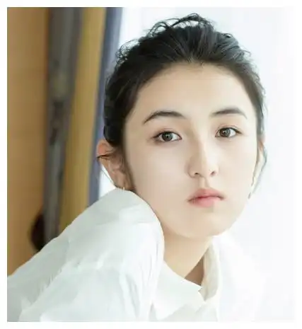 零零后女演员张子枫不一样的美