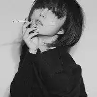 颓废女生吸烟头像