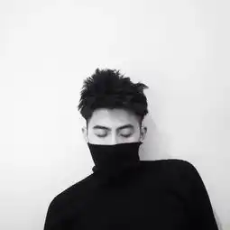 急急急求一情侣头像女生背景是墙找一个男生或请高手ps一张