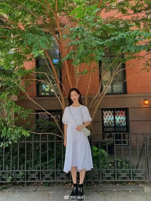 东方宾利拍了拍你,赵俊莉的lefame大片来啦,鬼马少女的夏日时髦style有被美到