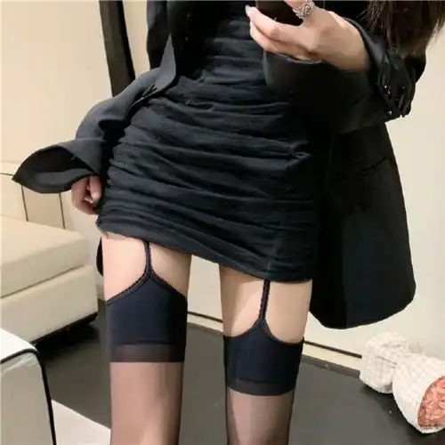 周五福利囧图云飞系列衣着清凉的美女在热舞吸睛