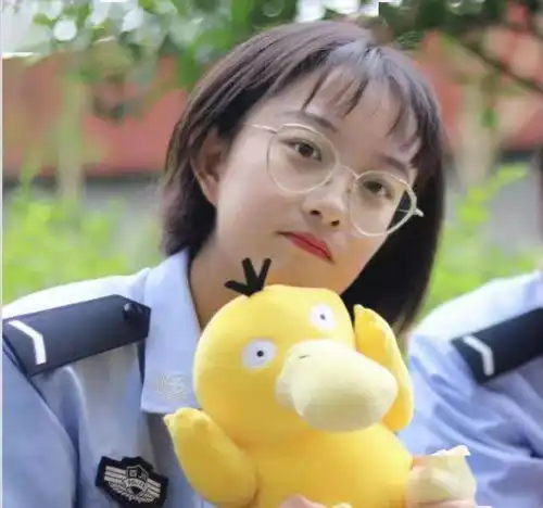 同区队三女生,法考并列全校第一