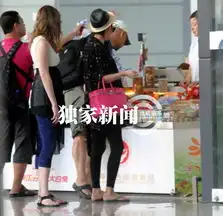 独家王全安张雨绮甜蜜现身购土特产返京5360421
