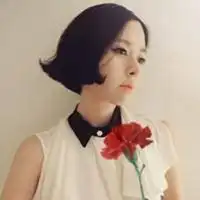拿着植物可爱女孩头像萌图片微信头像图片大全