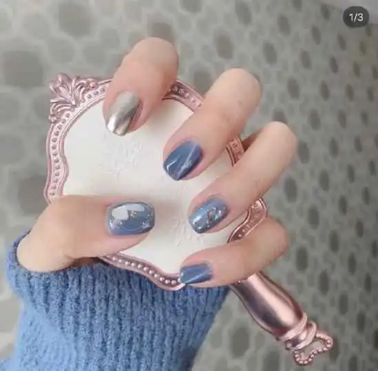 灰蓝色美甲图片