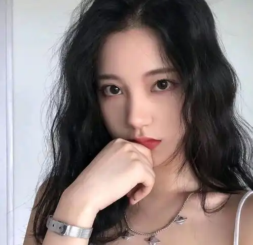 俗话说女追男隔层纱,若你能做到这3点,让他分分钟贴上你