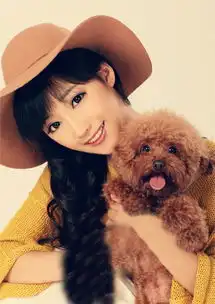 超气质清纯美女图片甜美笑容上演宠物情缘