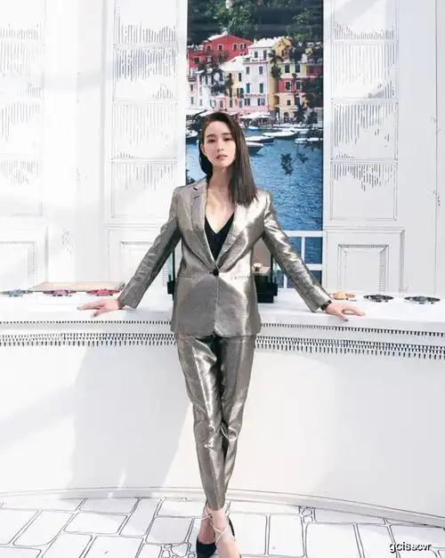 腿型修长的女人,不太喜欢穿裙子张钧甯穿出筷子腿的女神范