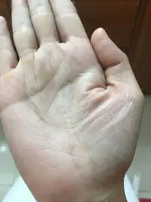 我是女的手纹好杂哪位大师帮忙分析一下