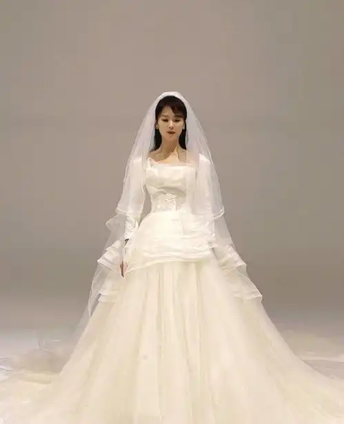 42岁刘涛婚纱照曝光,细腰让人羡慕,仙气飘飘宛如20岁少女