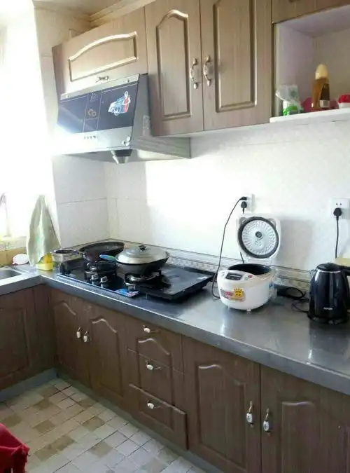 本人在宋家庄园地铁口附近,有一居室的房子想要出租,想找个爱干净不带小动物的房客,女孩的话可以优先,夫妻也可以,尽量上下班正常的,联系方式,13011273098
