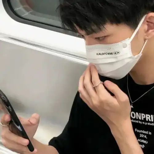 男生头像让人一眼就心动