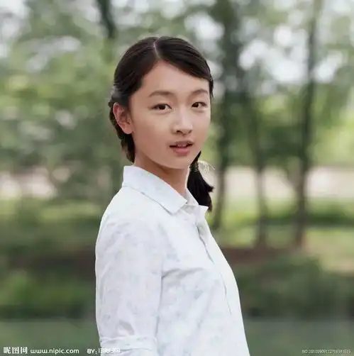 余文乐闪婚,周冬雨大方发祝福这个1米6的不完美女孩,凭什么这么酷