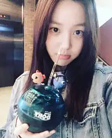 李侑菲头像自拍青春女神