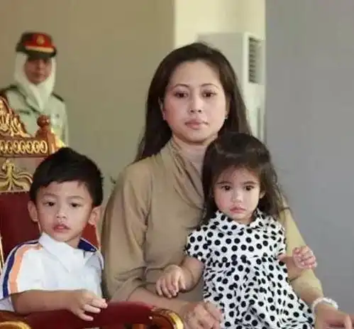 文莱王储其貌不扬艳福不浅,30岁娶17岁平民美少女,比父亲专情