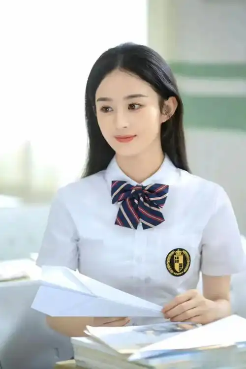 女性脱给我揉绑架网站20250309031758赵丽颖穿校服装,难得人到中年,还有这么清澈的眼神,少女感十足