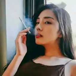 超拽霸气的抽烟女生qq头像伤感没名没份的醋吃着最酸