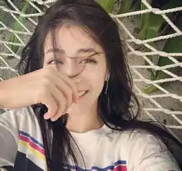 古力娜扎迪丽热巴合照素颜谁漂亮两人的口碑天差地别