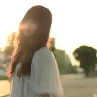 qq清纯女生含有风景的头像找出来看看