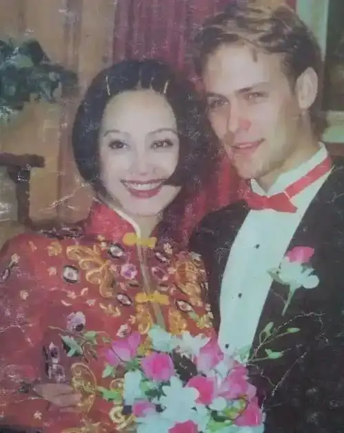 离异中年女星感情群像姐弟恋是常态,只谈恋爱不结婚,张雨绮爆料反陷小三风波