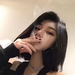 女生吸烟头像多说一句怕打扰,少说一句怕遗憾
