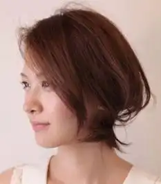 怎样扎头发简单好看美女教你梳侧马尾