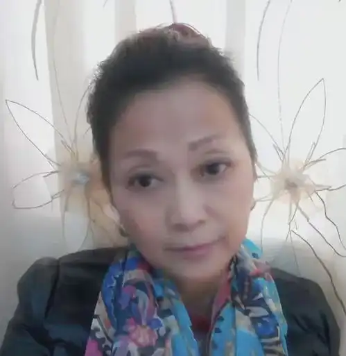 湖南44岁女子,嫁20岁小伙,公公临终前才认可她,21年后两人领证