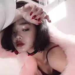 18岁姑娘,脸上全是被亚洲人讨厌的缺陷,却被diorchanel竞相追逐,还引发新一轮审美讨论