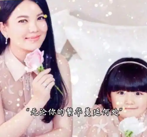 李湘晒与女儿合影,12岁王诗龄瘦出尖下巴,五官神似妈妈