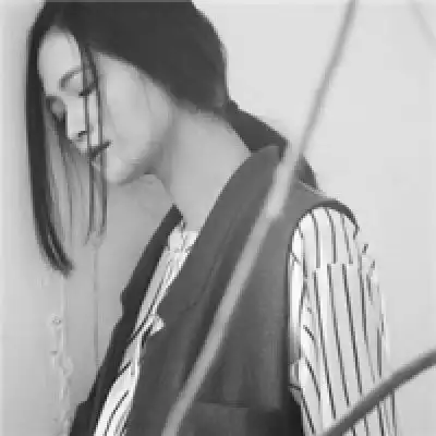 伤感的女生黑白头像一眼见你就会喜欢上你