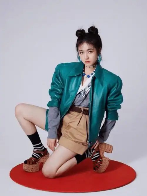 李兰迪风格大变,御姐妆太亮眼,女王气场全开