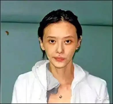 萧淑慎身材傲人,与小15岁男友度假,晒照片秀恩爱,因吸毒从天后变路人,一手好牌被她自己给打烂