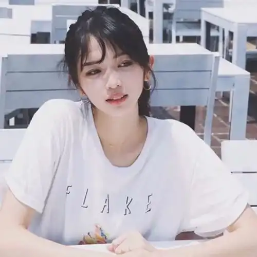 女生头像年少的我们喜欢一个人