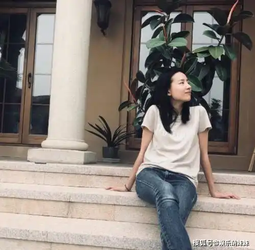 董洁晒出自己的豪宅,在家养鸡养鱼和种果树,一年四季也不用买菜