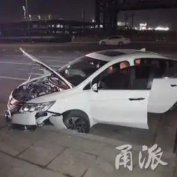 与女友吵架20岁新手开车散心犯大错,3万元打水漂